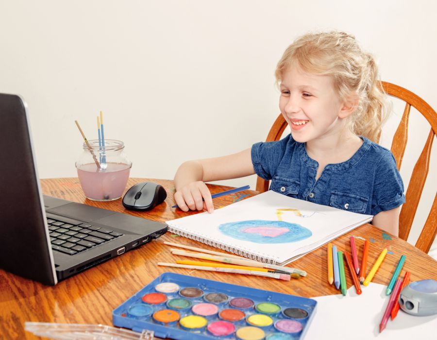 Child learning art online